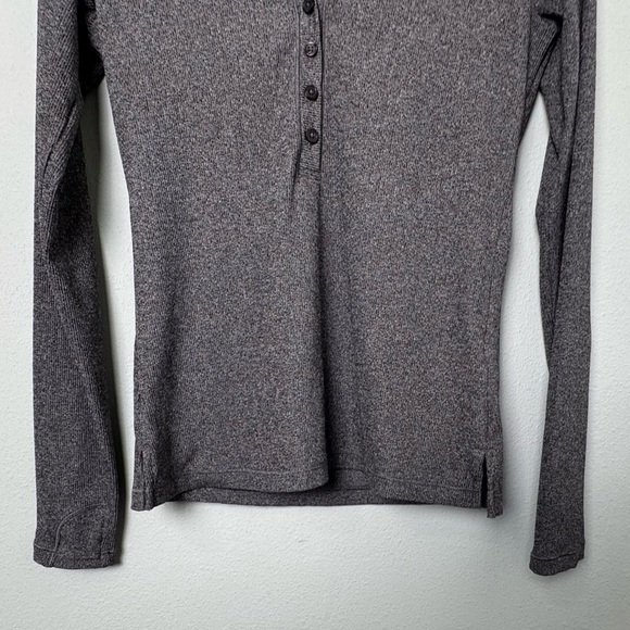 Athleta Uptempo Ribbed Henley Top w/thumbholes in gray size small - Picture 5 of 13
